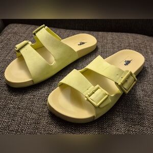 Rocket Dog Yellow Sandals Size 9